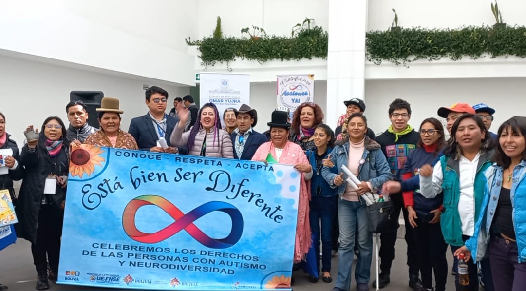 En el día del Orgullo Autista, activistas, familiares y personas con autismo elevan su voz por sus derechos